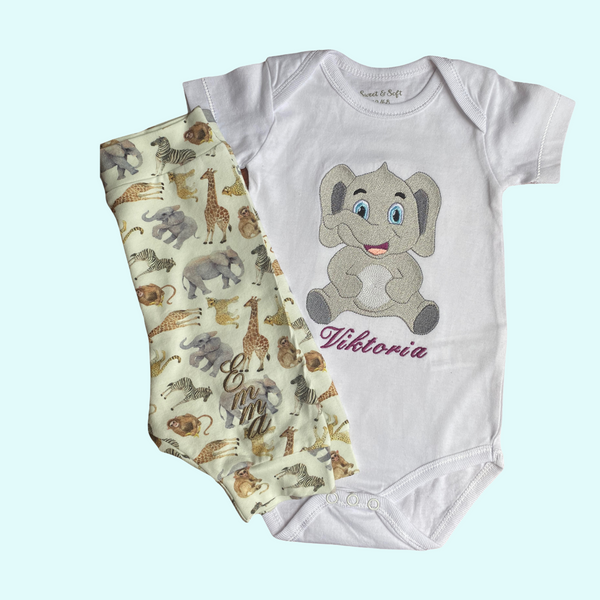 Hand gemaakte broek voor de baby. Verkrijgbaar in de maten 50 tm 60.  De broek is gemaakt van tricot en is bedrukt met allerlei jungle dieren. In combinatie met een bijpassend gepersonaliseerd rompertje een uniek kraamcadeautje.