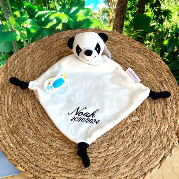 Zacht knuffeldoekje met pandabeertje – gepersonaliseerd met naam en geboortedatum, perfect kraamcadeau