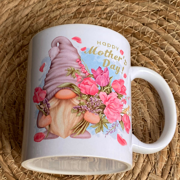 Verras je moeder met deze leuke moederdag drinkbeker. Op de mok staat een Gnome afgedrukt met de tekst "Happy  Mother's Day!". Echt een origineel moederdag cadeautje voor de liefste moeder.