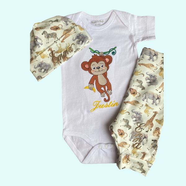 Handgemaakt gepersonaliseerd baby mutsje met jungle/dierentuin dieren. Een leuk cadeau voor een nieuwe baby. U kunt dit mutsje combineren met het gepersonaliseerde broekje of een leuk bijpassend rompertje met naam. Origineel als kraamcadeau.