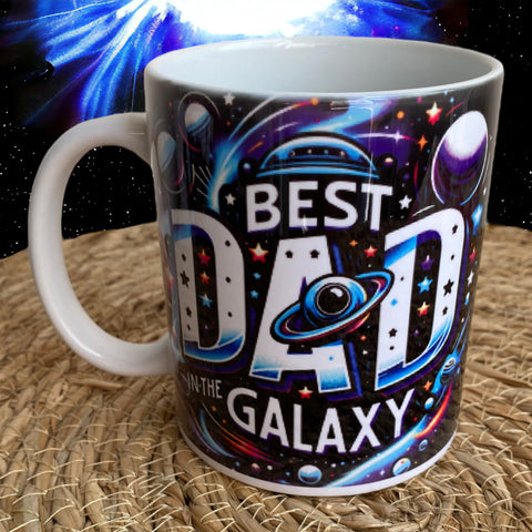 Verras je vader met deze leuke vaderdag drinkbeker. Op de mok staat een Galaxy afgedrukt met de tekst "Best DAD of the Galaxy" Echt een origineel vaderdag cadeautje voor de liefste vader in the galaxy.