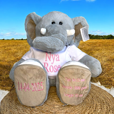 Geboorteknuffel olifant Luka met geborduurde voetjes en t shirt