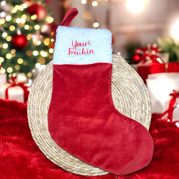 Maak de kerstversiering compleet met gepersonaliseerde kerstsokken. Kerstsokken kunnen aan de open haard of ergens anders in huis worden opgehangen. De kerstsokken van SaZuDesigns zijn handgemaakt en kunnen worden voorzien van een geborduurde naam.