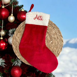 Maak de kerstversiering compleet met gepersonaliseerde kerstsokken. Kerstsokken kunnen aan de open haard of ergens anders in huis worden opgehangen. De kerstsokken van SaZuDesigns zijn handgemaakt en kunnen worden voorzien van een geborduurde naam.