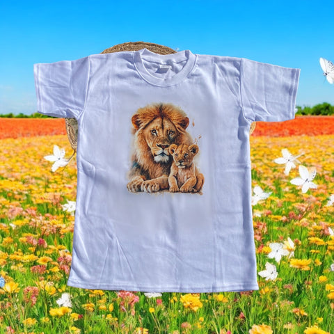 Kindershirt met gedetailleerde print van een leeuw en zijn welp, indien gewenst te personaliseren