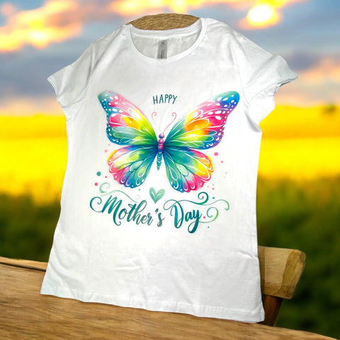 Moederdag T-shirt met kleurrijke vlinder en Happy Mother's Day tekst, cadeau voor moeder