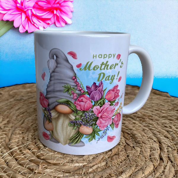 Verras je moeder met deze leuke moederdag drinkbeker. Op de mok staat een Gnome afgedrukt met de tekst "Happy  Mother's Day!". Echt een origineel moederdag cadeautje voor de liefste moeder.