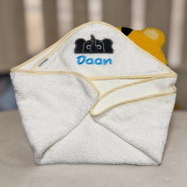 Handgemaakte Baby Badcape Olifantenkop en geborduurde naam