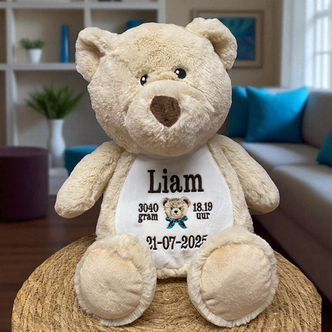 Een geboorteknuffel is een uniek en origineel kraamcadeautje. Zeker als u de geboorteknuffel laat personaliseren met de geboorte gegevens van de nieuwe baby. Op de buik van de bruine teddy beer worden de naam en de geboortegegevens geborduurd.