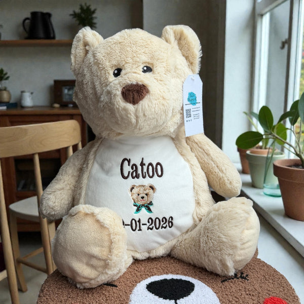 Een geboorteknuffel is een uniek en origineel kraamcadeautje. Zeker als u de geboorteknuffel laat personaliseren met de geboorte gegevens van de nieuwe baby. Op de buik van de bruine teddy beer worden de naam en de geboortegegevens geborduurd.