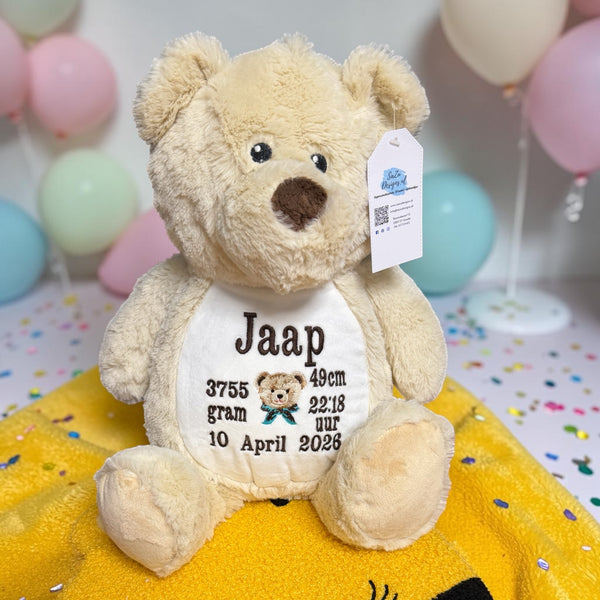 Een geboorteknuffel is een uniek en origineel kraamcadeautje. Zeker als u de geboorteknuffel laat personaliseren met de geboorte gegevens van de nieuwe baby. Op de buik van de bruine teddy beer worden de naam en de geboortegegevens geborduurd.