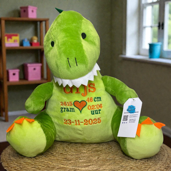 Een geboorteknuffel is een uniek en origineel kraamcadeautje. Zeker als u de geboorteknuffel laat personaliseren met de geboorte gegevens van de nieuwe baby. Op de buik van de dinosaurus  worden de naam en de geboortegegevens van de baby geborduurd.