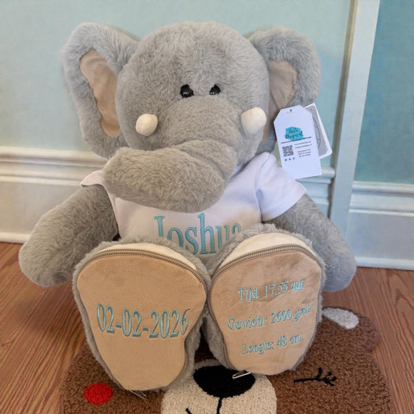 Geboorteknuffel olifant met geborduurde naam en geboortedatum op de voetjes. De olifant is 45 cm hoog en een leuk Kraamcadeau, Funnies Sole Mates, Olifant Luka, Grijs