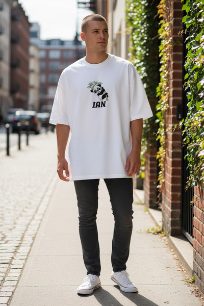 Gepersonaliseerd wit babyshirt met geborduurde Panda en naam, handgemaakt van zacht katoen – SaZu Designs