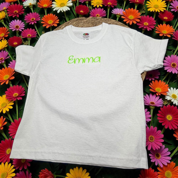 Kindershirt met geborduurde naam, ideaal als stoer en persoonlijk cadeau.
