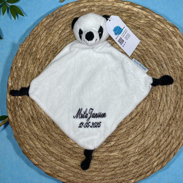 Zacht knuffeldoekje met pandabeertje – gepersonaliseerd met naam en geboortedatum, perfect kraamcadeau