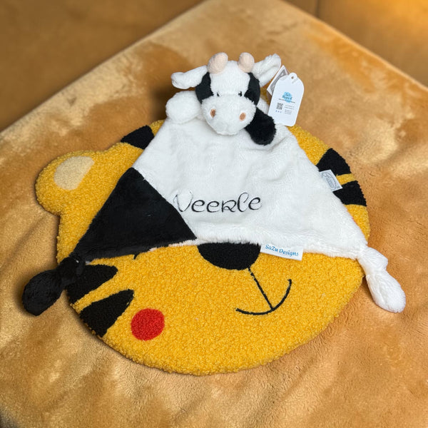 Gepersonaliseerd knuffeldoekje koe Muka van SaZuDesigns in zwart-wit pluche met zachte tutdoek voor baby's en newborns.
