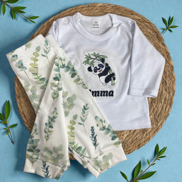 Handgemaakt wit babybroekje van biologisch katoen met zachte eucalyptus print, gepersonaliseerd met geborduurde naam – SaZu Designs