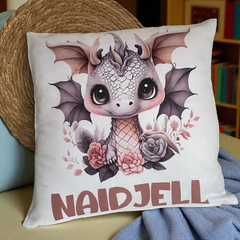 Gepersonaliseerd sierkussen met draak, bedrukt met naam en geboortedatum, perfect kraamcadeau