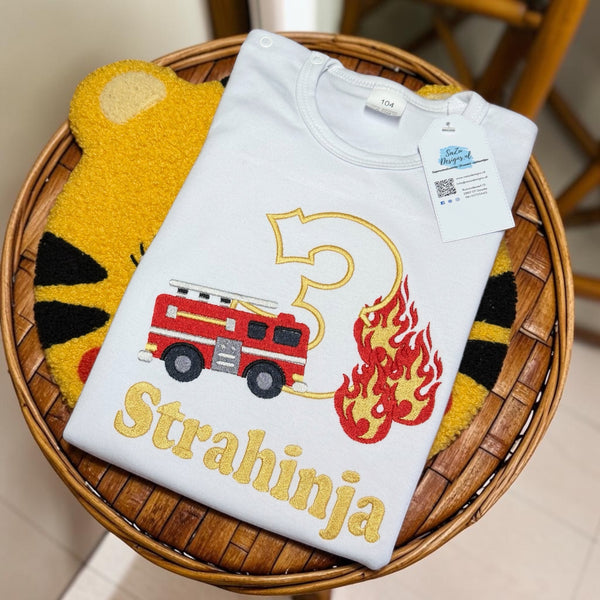 Gepersonaliseerd brandweer verjaardagshirt met naam en leeftijd voor kinderen