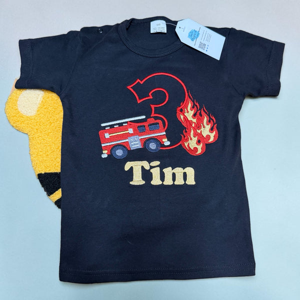 Gepersonaliseerd brandweer verjaardagshirt met naam en leeftijd voor kinderen