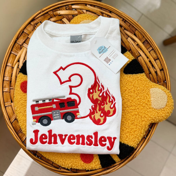 Gepersonaliseerd brandweer verjaardagshirt met naam en leeftijd voor kinderen