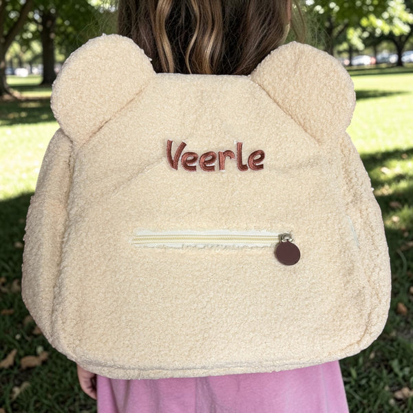Gepersonaliseerd teddy kinder rugzakje met naam  op de voorkant geborduurd