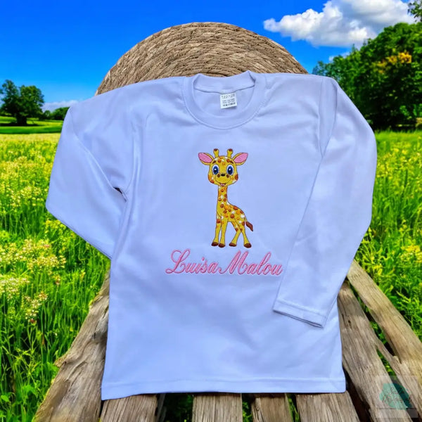 "Kindershirt met geborduurde giraffe, perfect bijpassend met babyromper."