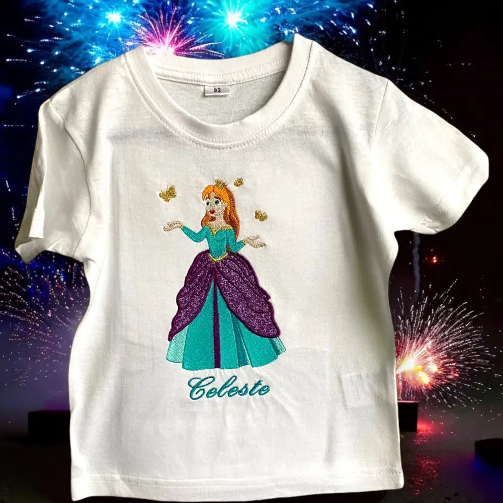 Uw dochter is uw prinses. En uw dochter wil zelf ook graag een mooi prinsesje zijn. Dat kan met dit leuke prinsessen shirt. Als u dan ook nog de naam van uw dochter op het shirt laat borduren heeft u echt een origineel en uniek T-shirt.