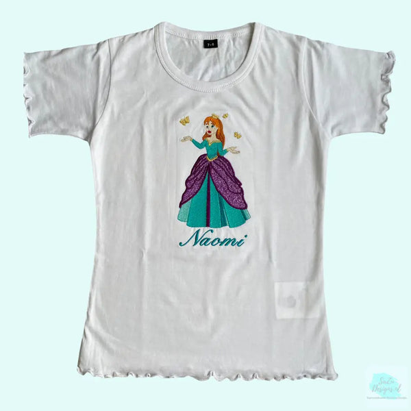 Uw dochter is uw prinses. En uw dochter wil zelf ook graag een mooi prinsesje zijn. Dat kan met dit leuke prinsessen shirt. Als u dan ook nog de naam van uw dochter op het shirt laat borduren heeft u echt een origineel en uniek T-shirt.