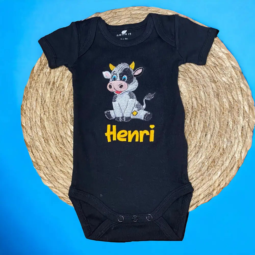 Schattig kraamcadeau: geborduurde gepersonaliseerde romper met exclusief koe-design.