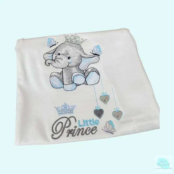 Geborduurd rompertje met een olifant met een kroon en de tekst Little Prince. Leuk om te geven als kraamcadeautje, maar ook super om cadeau te doen bij een baby shower. De rompertjes zijn verkrijgbaar in de maten 50 tm 68. Ook leuk in de set met het bijpassende slabbetje en het  baby mutsje.